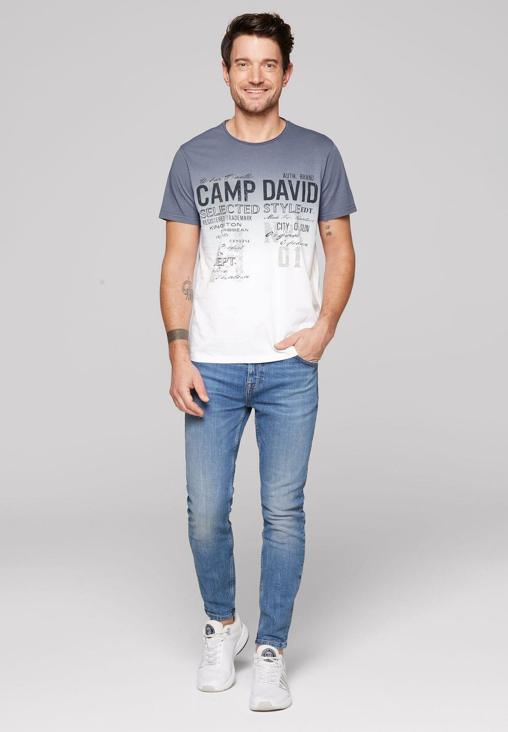 

Футболка с принтом DIP DYE MIT USED Camp David, сине-серый