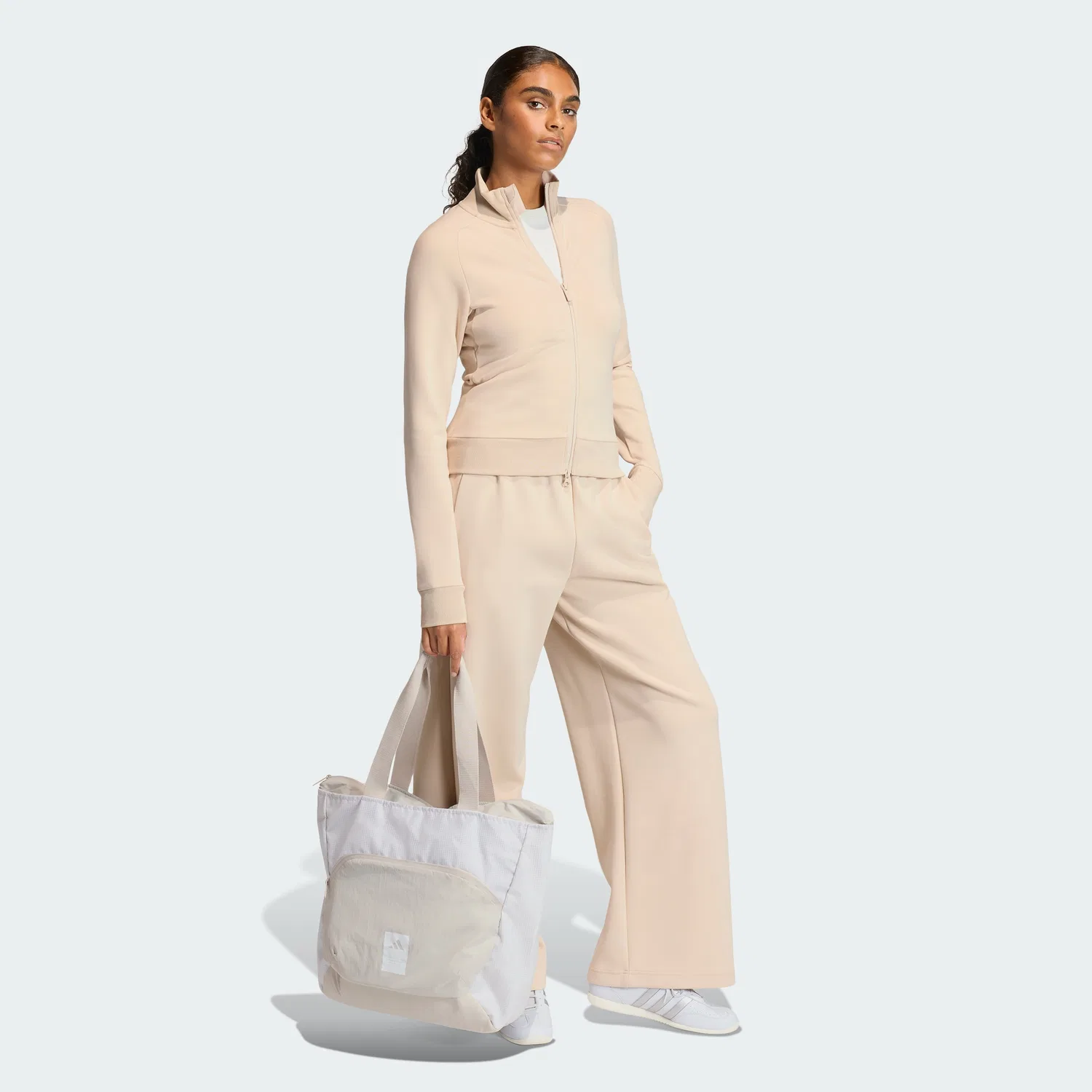 Женская приталенная спортивная куртка Soft Luxe Crystal Linen от Adidas — фото 3