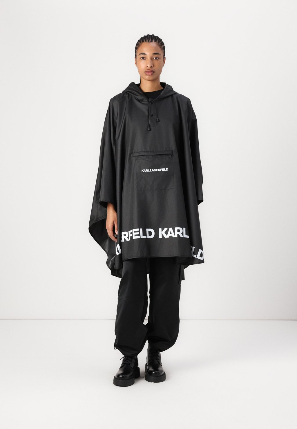 

Водонепроницаемая куртка ESSENTIAL PACKABLE PONCHO - Parka KARL LAGERFELD, черный