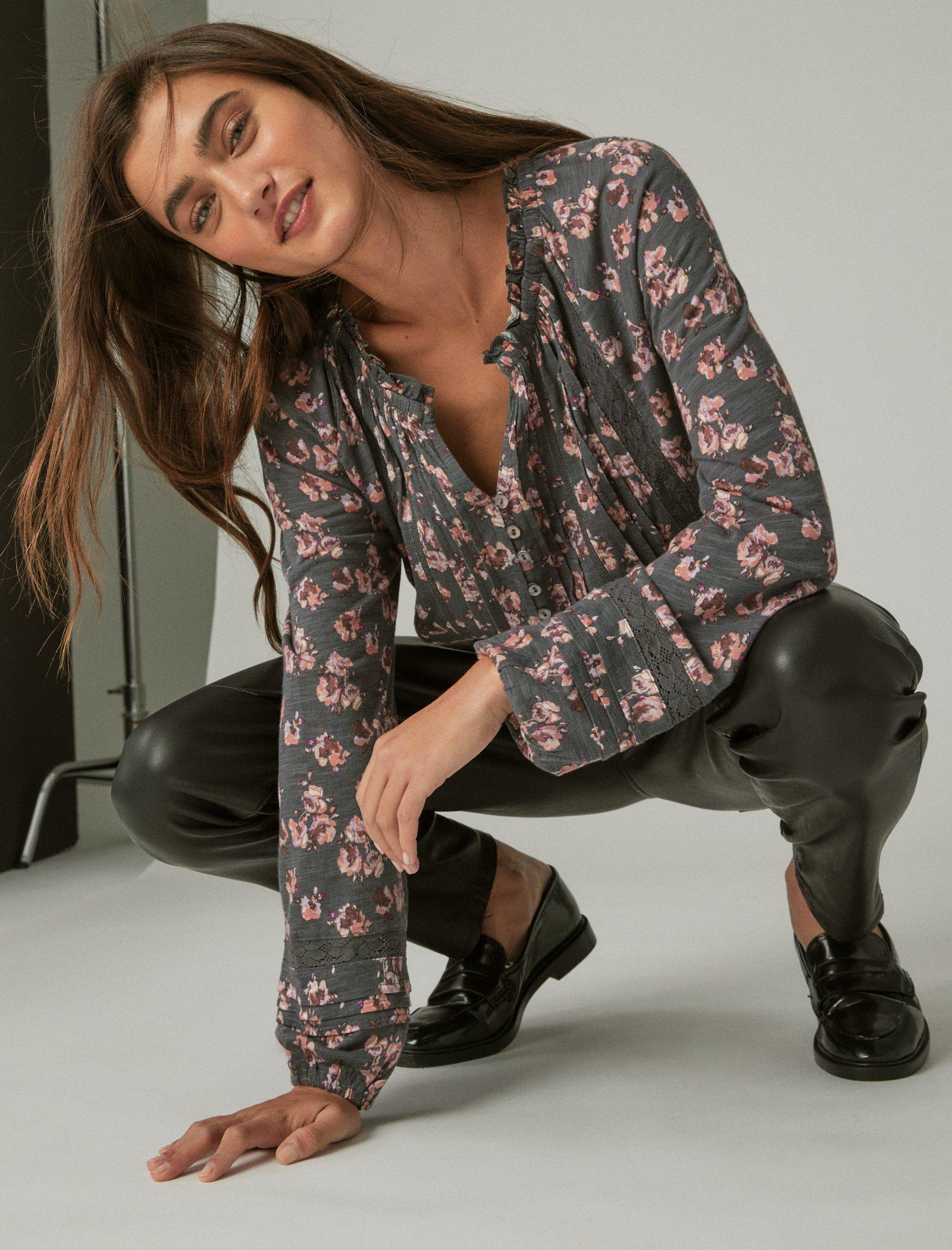 

Женский топ Lucky Brand с вышивкой и отделкой кружевом в крестьянском стиле, цвет rinse