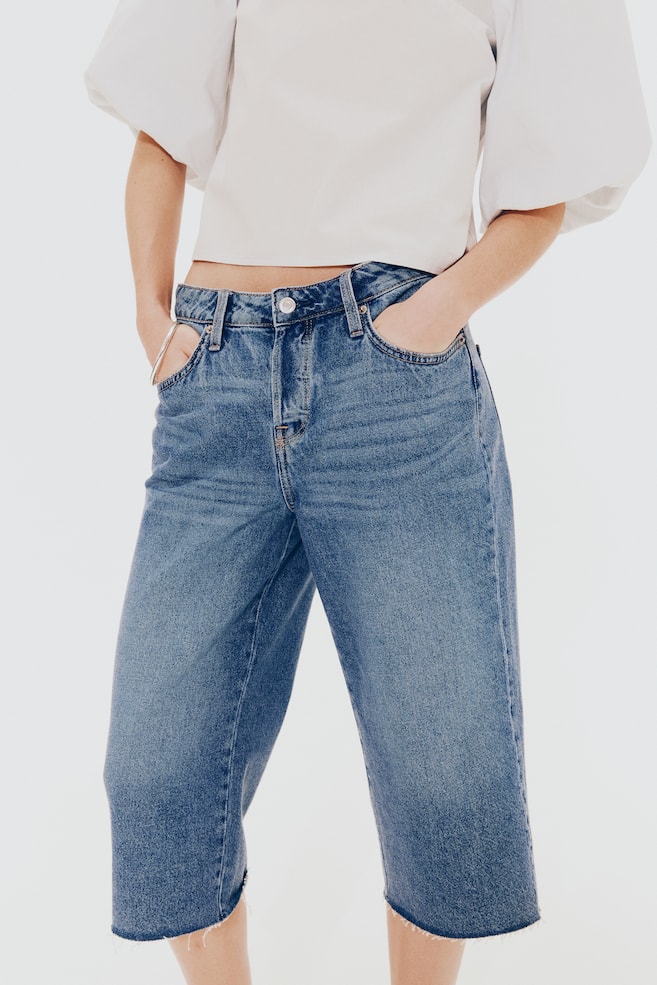 

Джинсовые шорты длиной до колена с заниженной талией H&M, синий