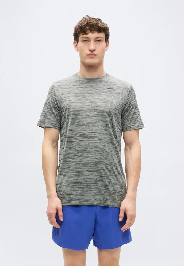 Новая спортивная футболка с отделкой из шпона. Nike Performance, Iron Grey/Pure/Black