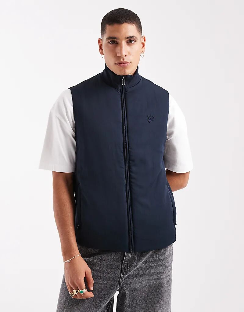 

Жилет Lyle & Scott средней толщины в цвете темно-синий