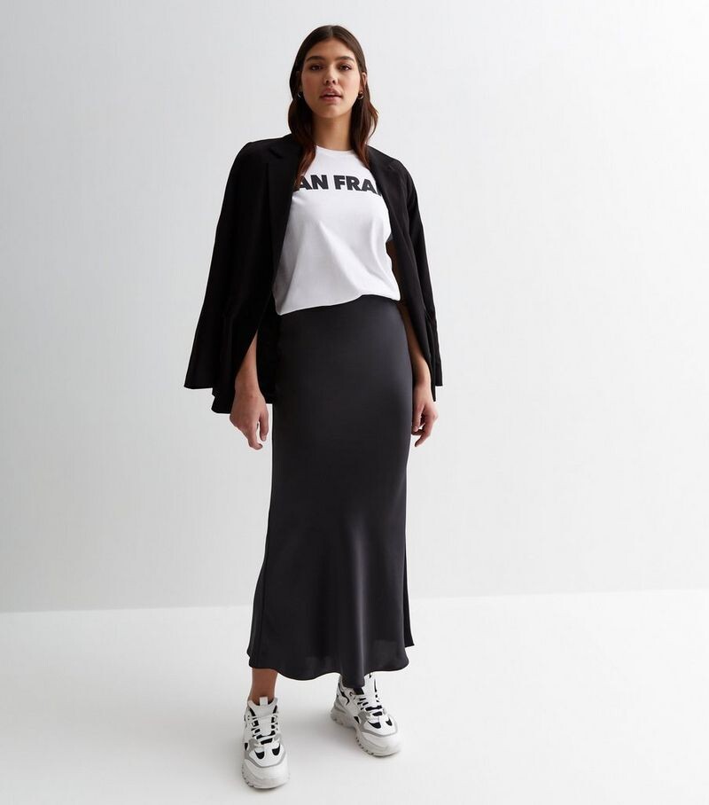 

Высокая черная атласная юбка-миди с косой окантовкой New Look, черный
