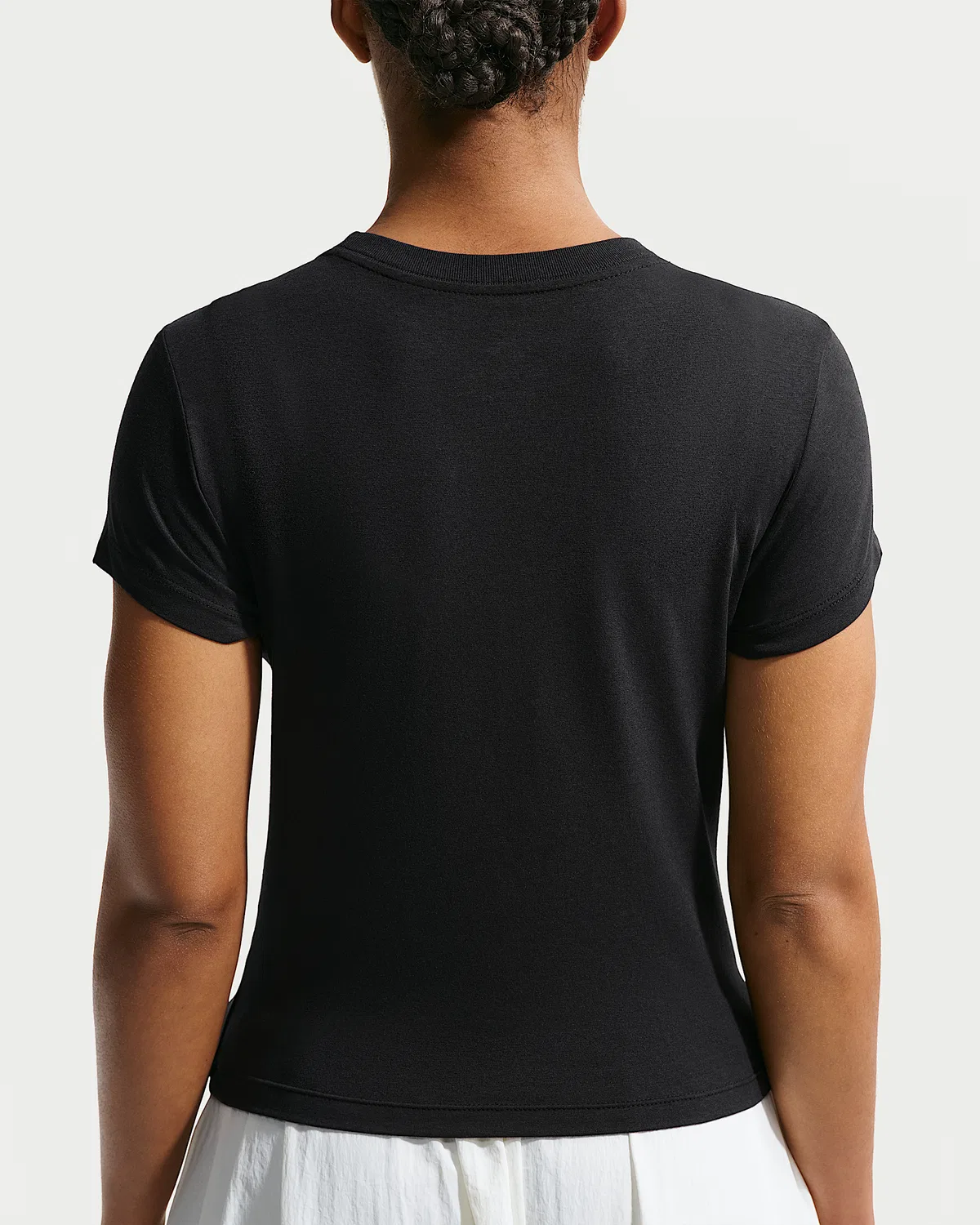 Женская укороченная футболка Nike Sportswear Chill Knit Slim, Black/Wolf Grey — фото 2