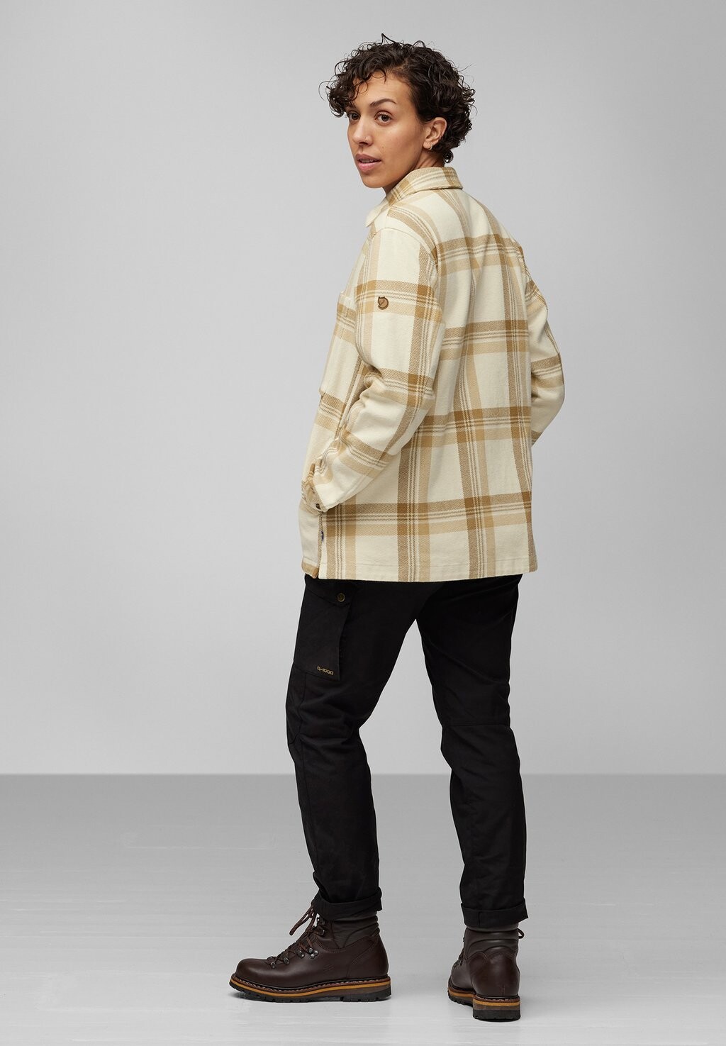 

Блузка на пуговицах SINGI FLANNEL OVERSHIRT W Fjällräven, белый