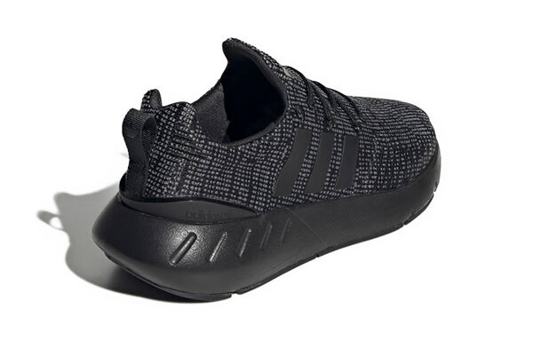 Кроссовки оригинальные swift run 22 Adidas, черный — фото 4