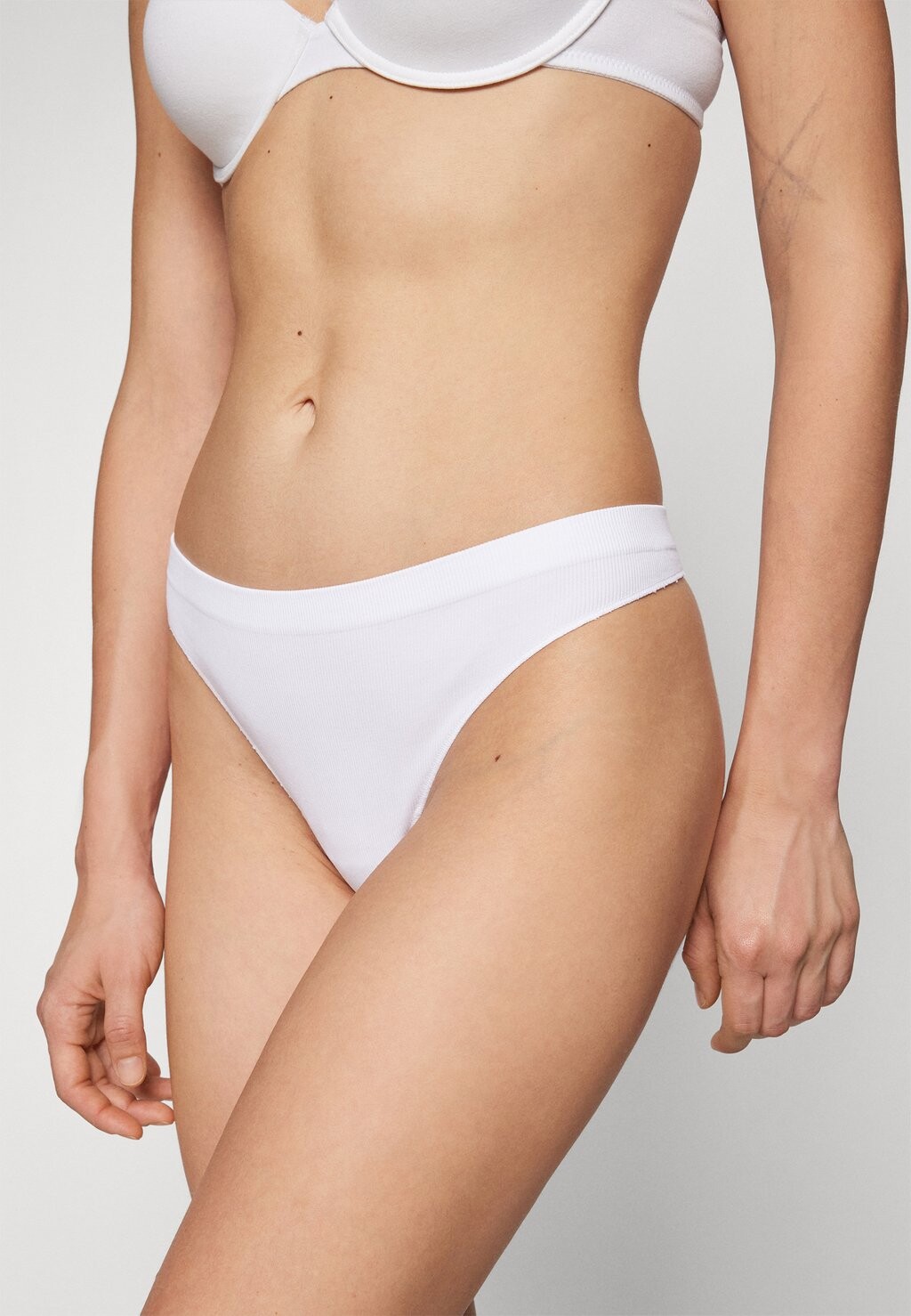 

Трусы ONLVICKY SEAMLESS THONG 3 PACK ONLY, розовый