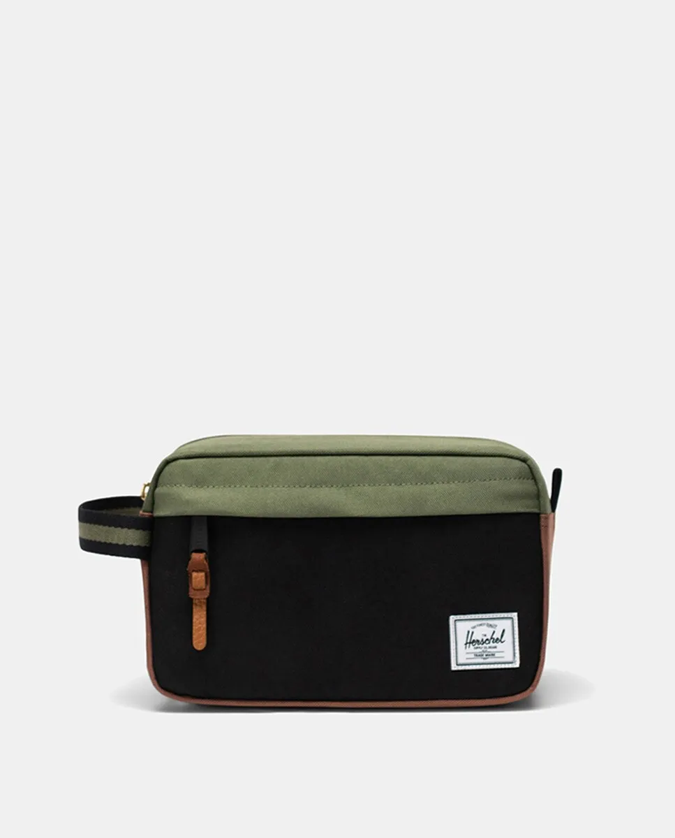 

Черная косметичка Herschel Chapter Travel Kit