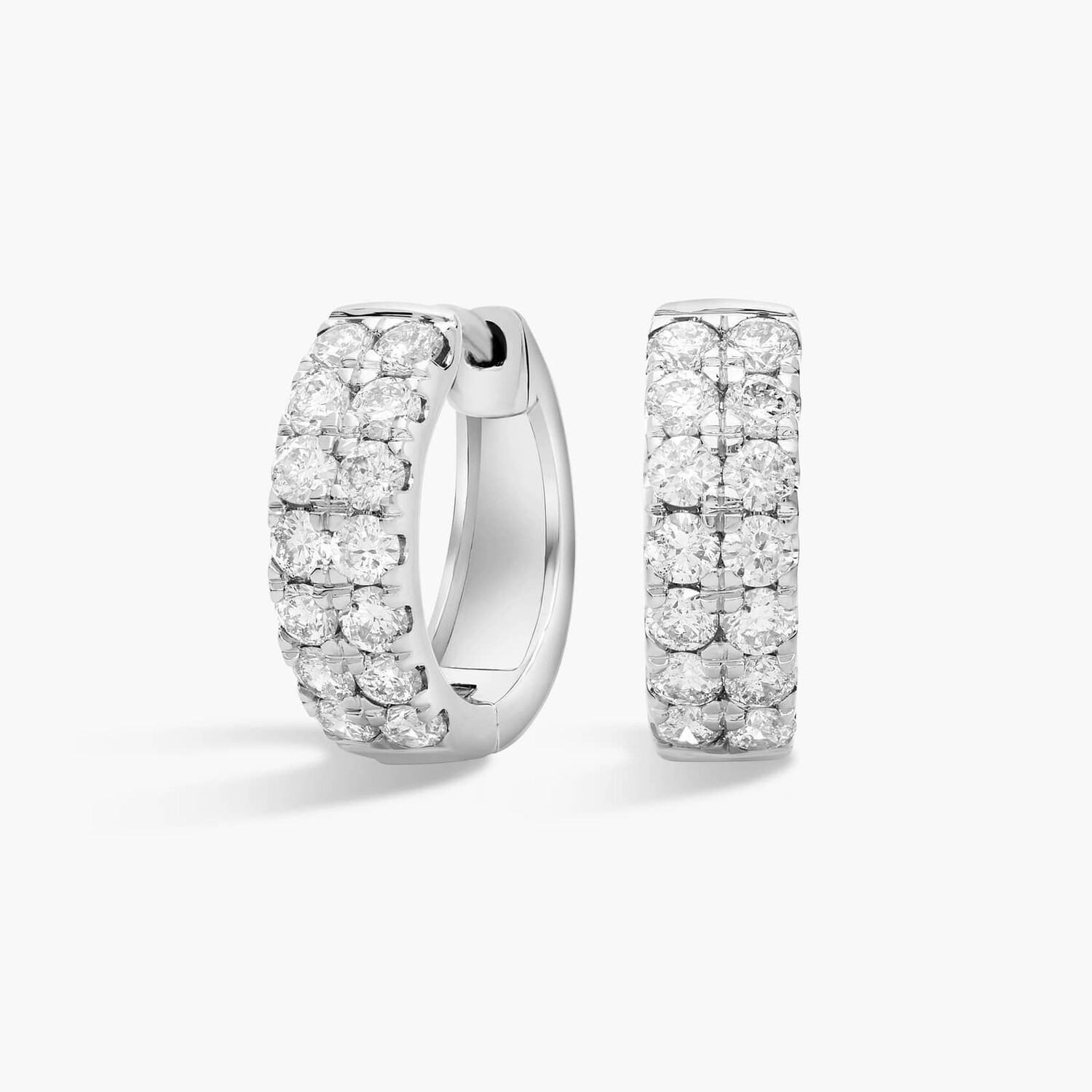 

Серьги-кольца Huggie Hoop с двойным рядом бриллиантов из 14-каратного белого золота (3/4 карата) Blue Nile
