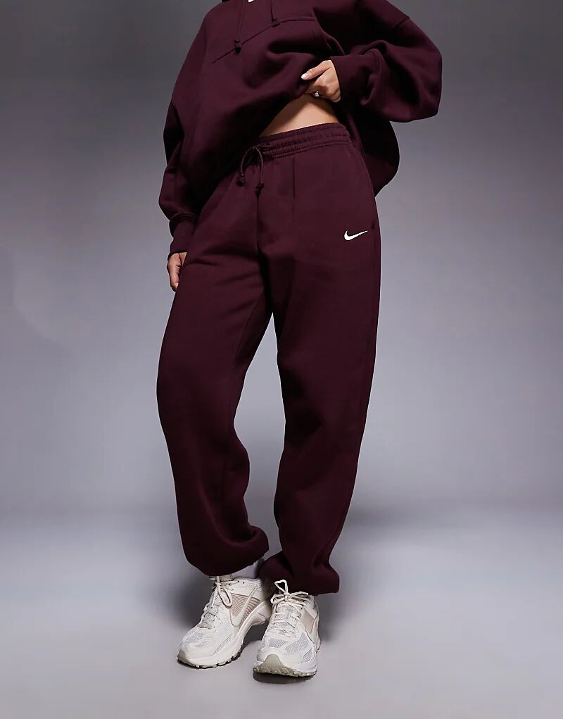 Джоггеры Nike Phoenix Fleece с высокой талией и манжетами свободного кроя бордового цвета — фото 2