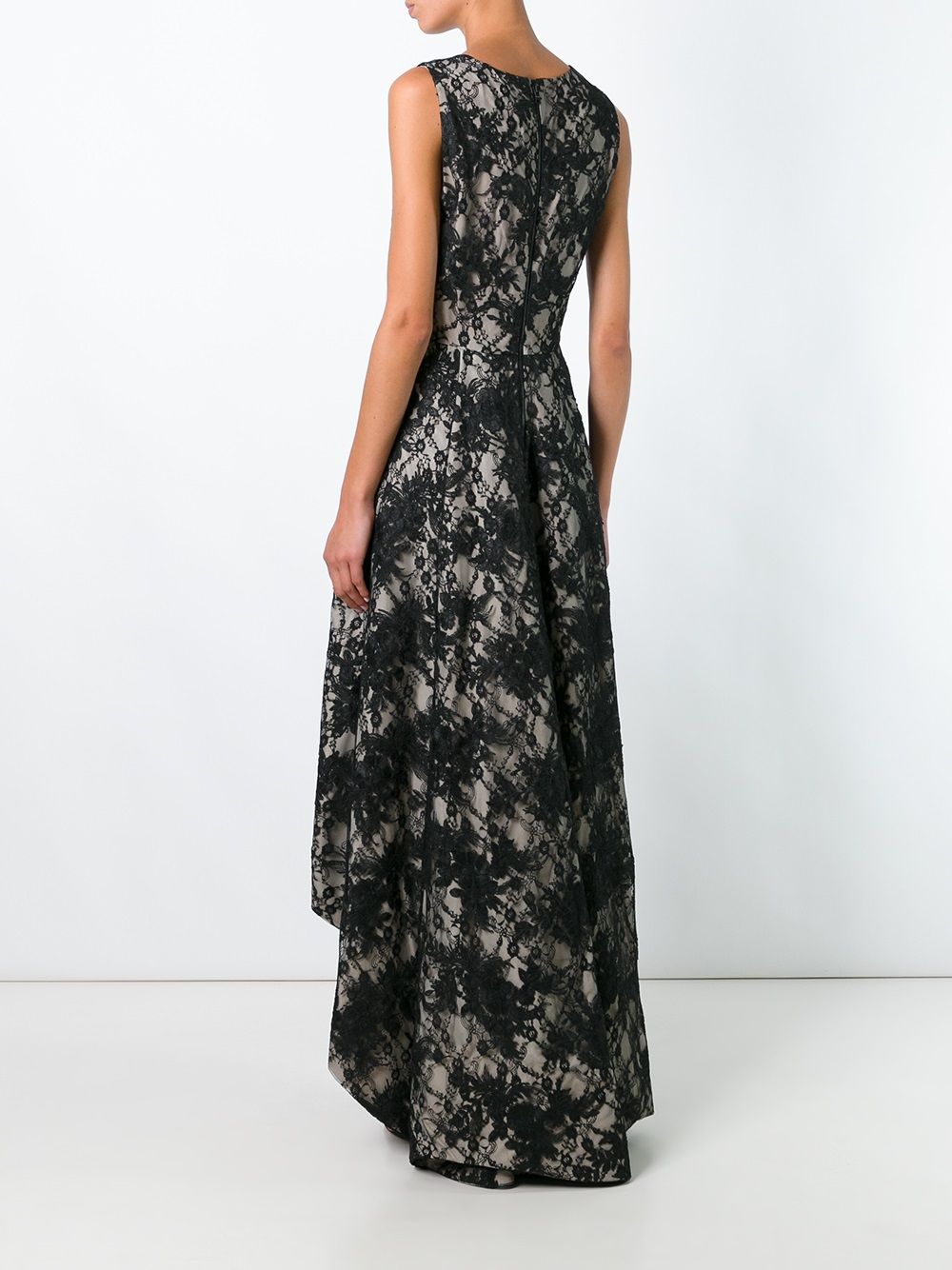 

Платье с V-образным вырезом и асимметричным подолом Alice + Olivia, черный