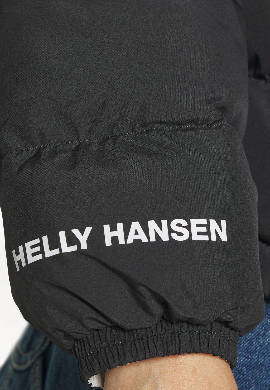 

Пуховик Yu 23 Reversible Puffer Helly Hansen, черный