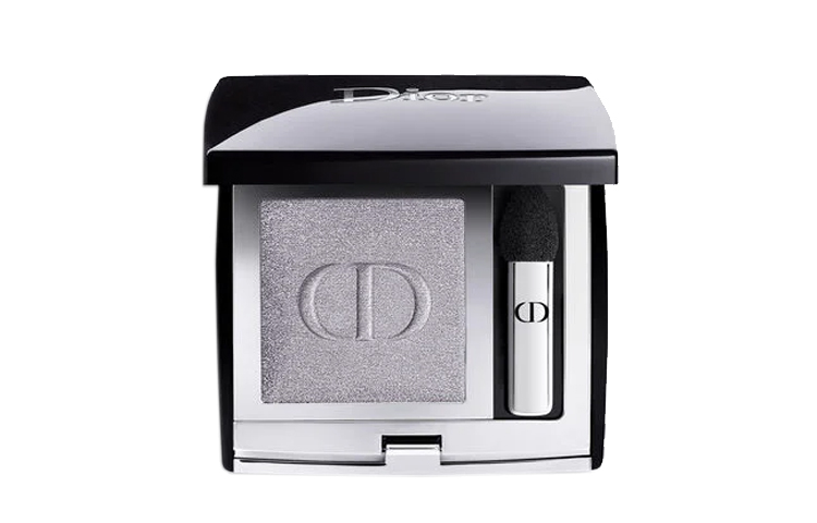 

Индивидуальные монохромные тени для век с эффектом стойкости, легко растушевываются, подчеркивают взгляд DIOR