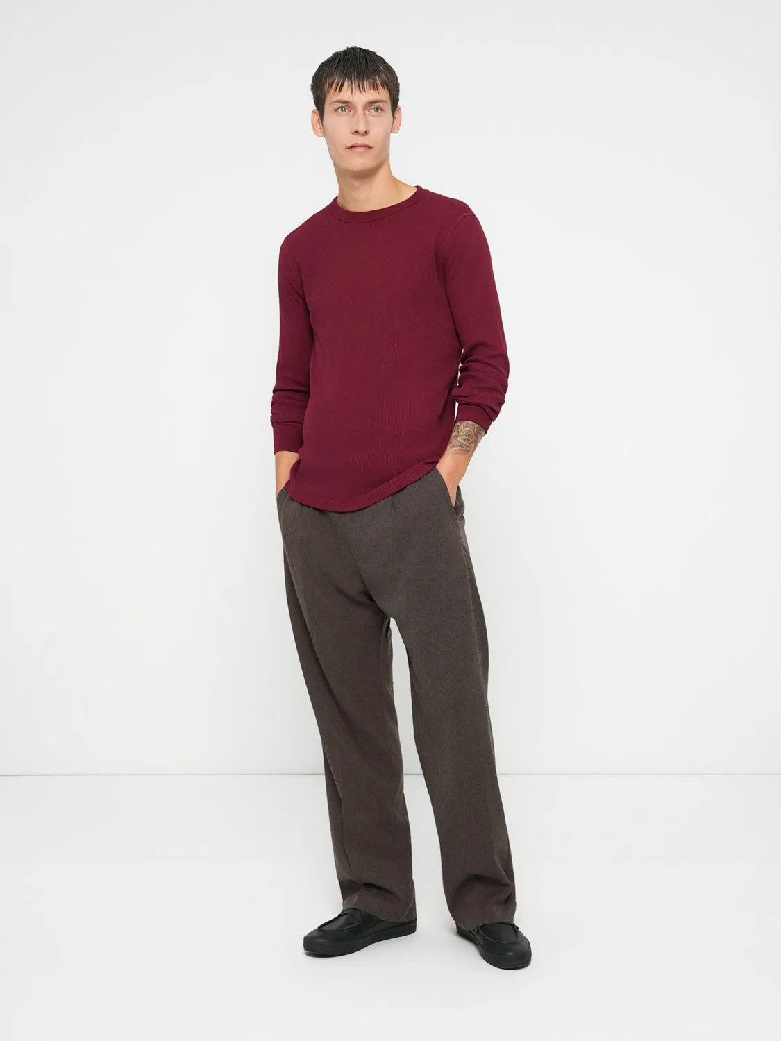 Брюки Gap Regular Pleat-Front Pants 365 коричневого цвета — фото 4