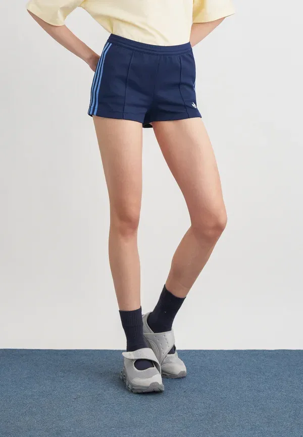 Шорты Beckenbauer shorts Adidas Originals, цвет ночной индиго/голубое слияние