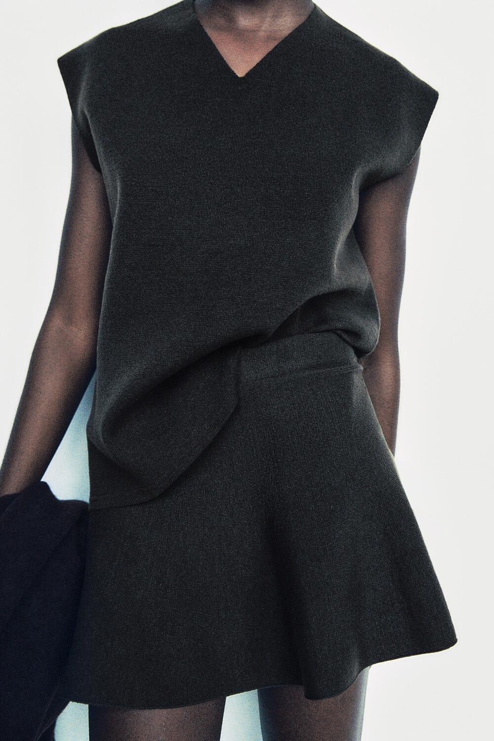

Короткая расклешенная юбка ZARA, темно-коричневый