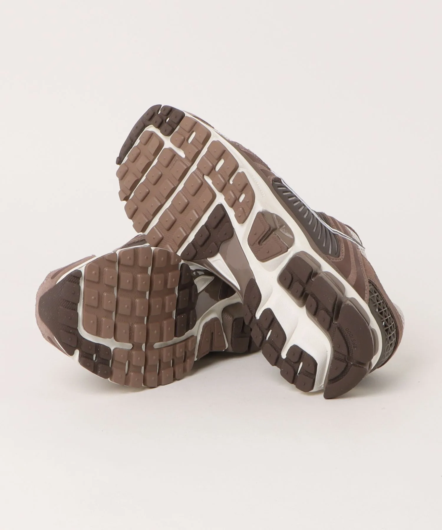 Мужские кроссовки с технологией Zoom VOMERO 5 MHF1553 NIKE чёрные — фото 3
