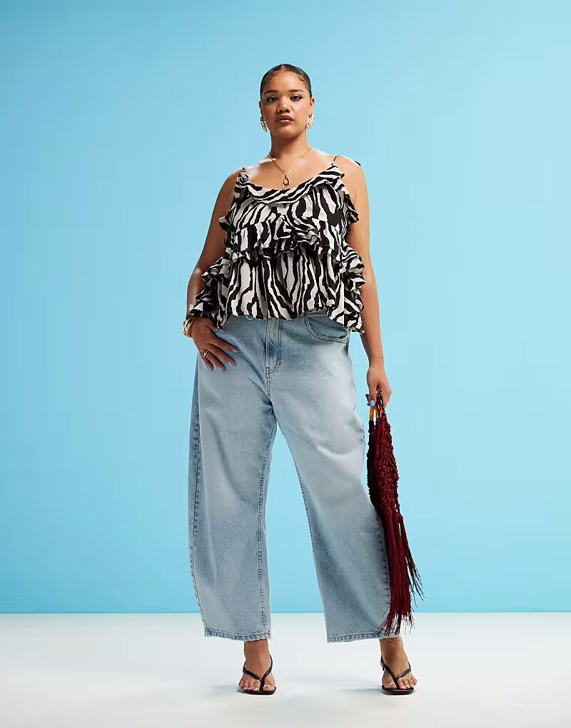 

Джинсы ASOS DESIGN Curve с завышенной талией в бледном цвете с поясом ASOS Curve