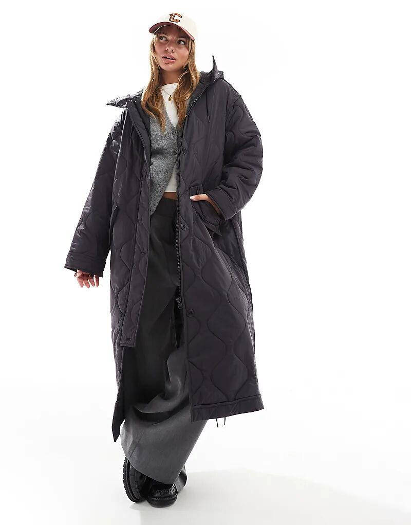 

Удлиненная стеганая куртка с капюшоном черного цвета ASOS DESIGN