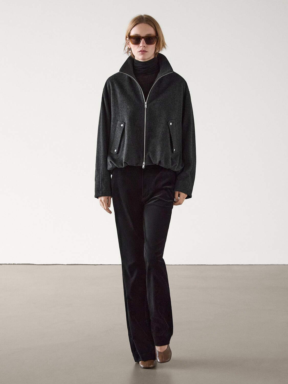 

Расклешенные брюки из бархата Massimo Dutti, черный