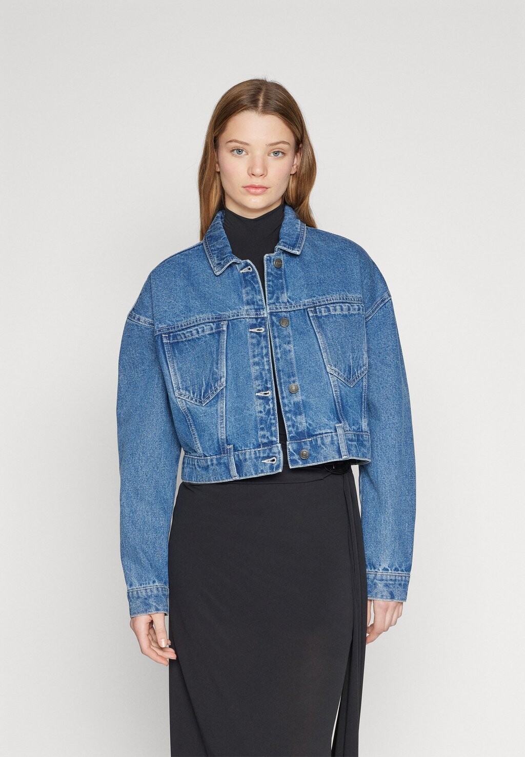 

Джинсовая куртка NMRONJA CROP JACKET Noisy May, цвет medium blue denim