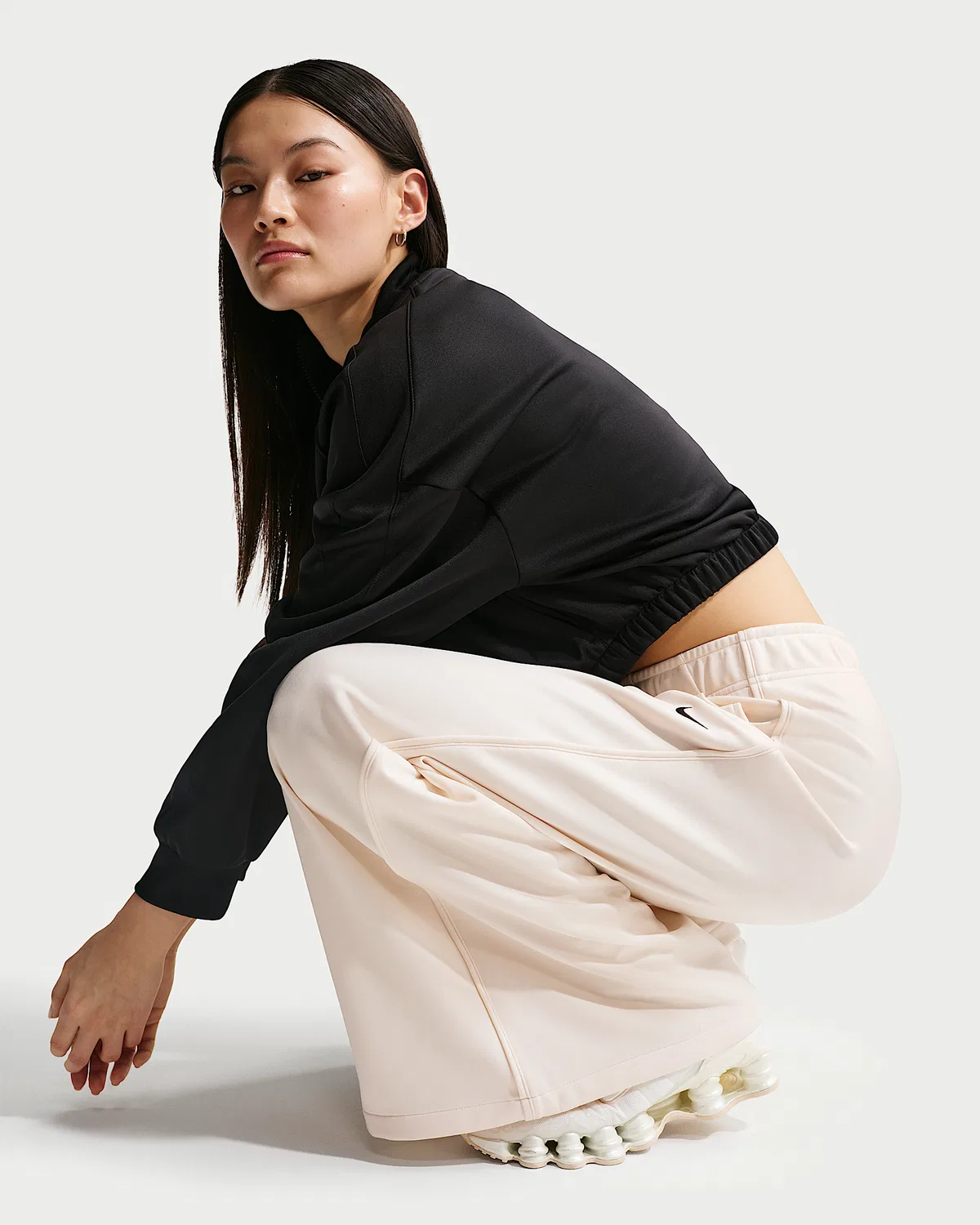 Женские широкие спортивные штаны со средней посадкой Nike Sportswear, Chalk/Chalk/Black — фото 4