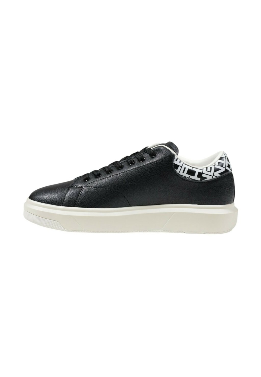 

Низкие кеды Armani Exchange, черный