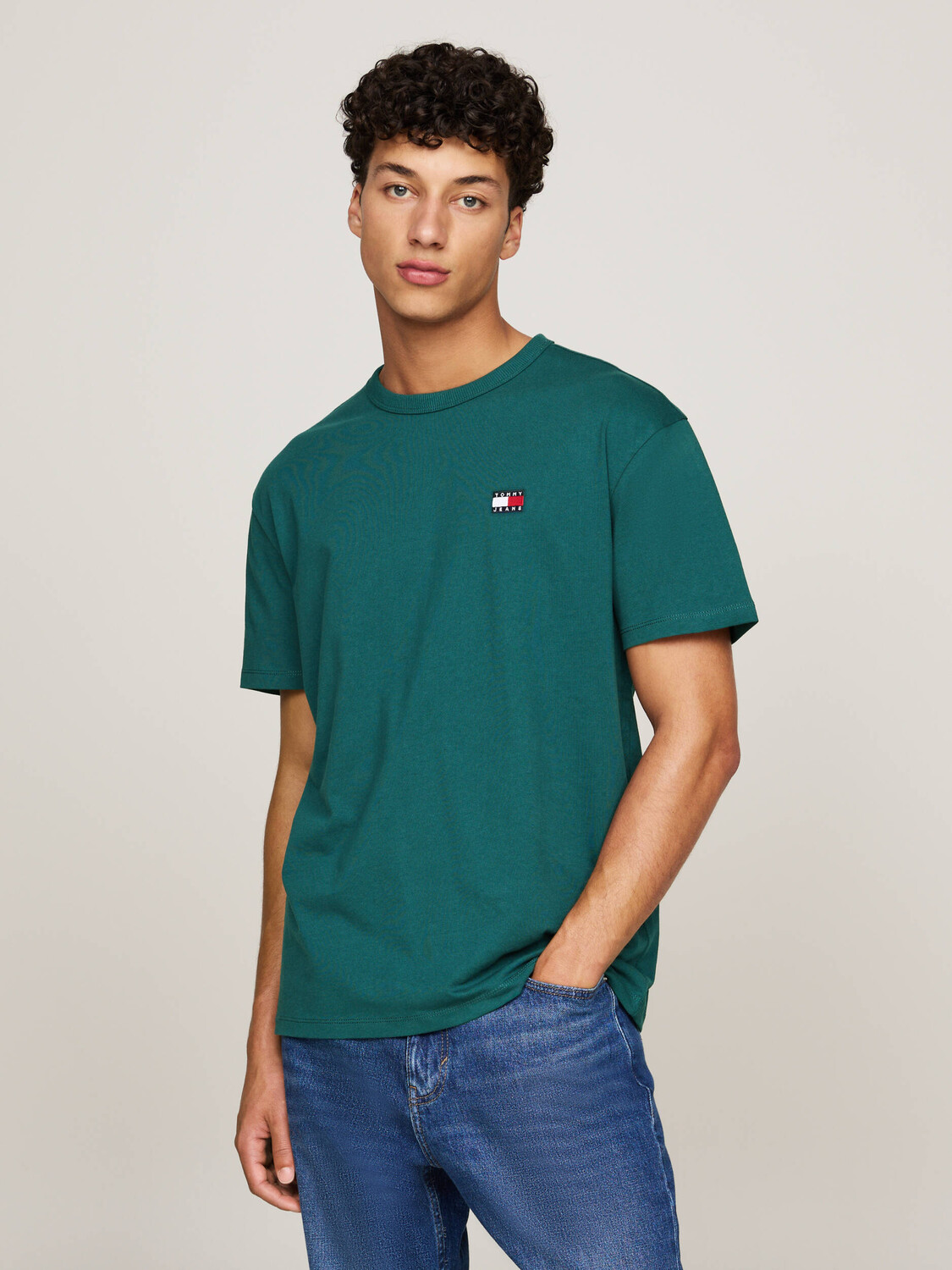 

Футболка Tommy Jeans Regular Fit, цвет mare