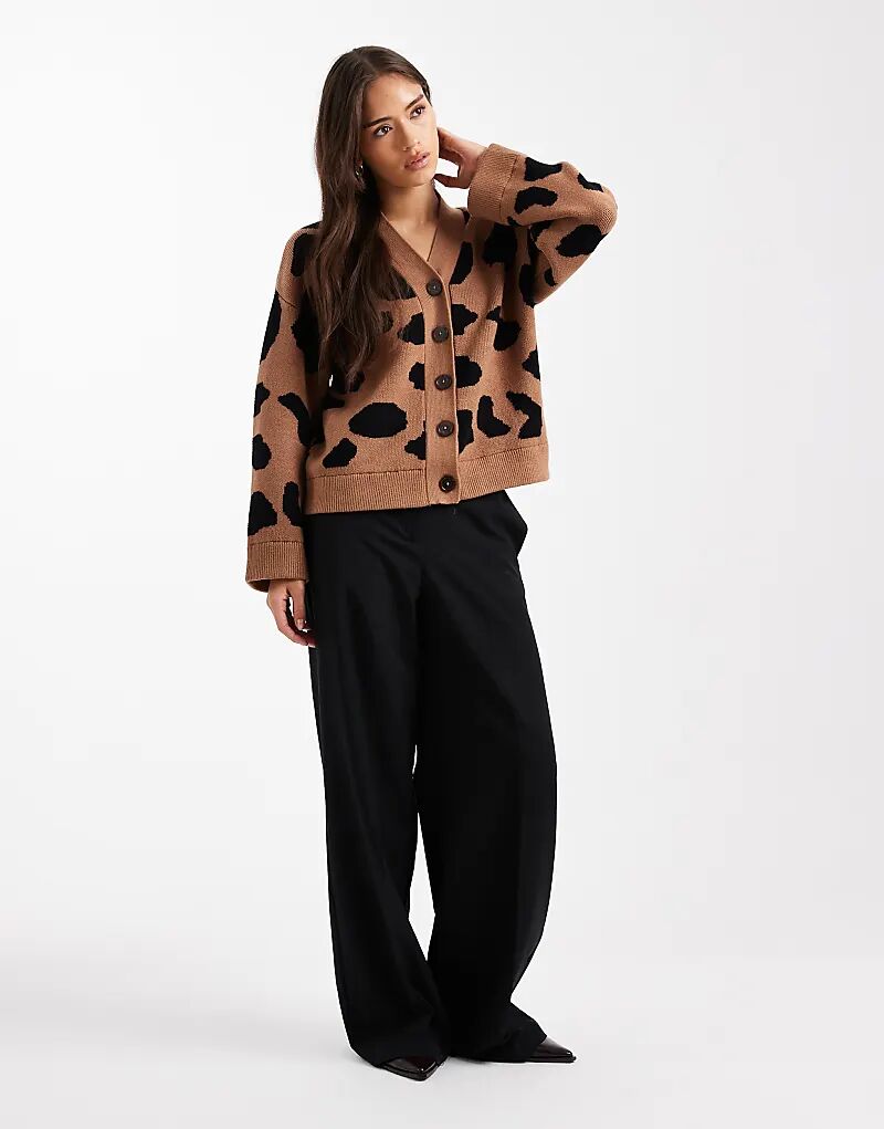 

Жаккардовый кардиган бойфренда ASOS DESIGN с анималистичным принтом цвета ириски