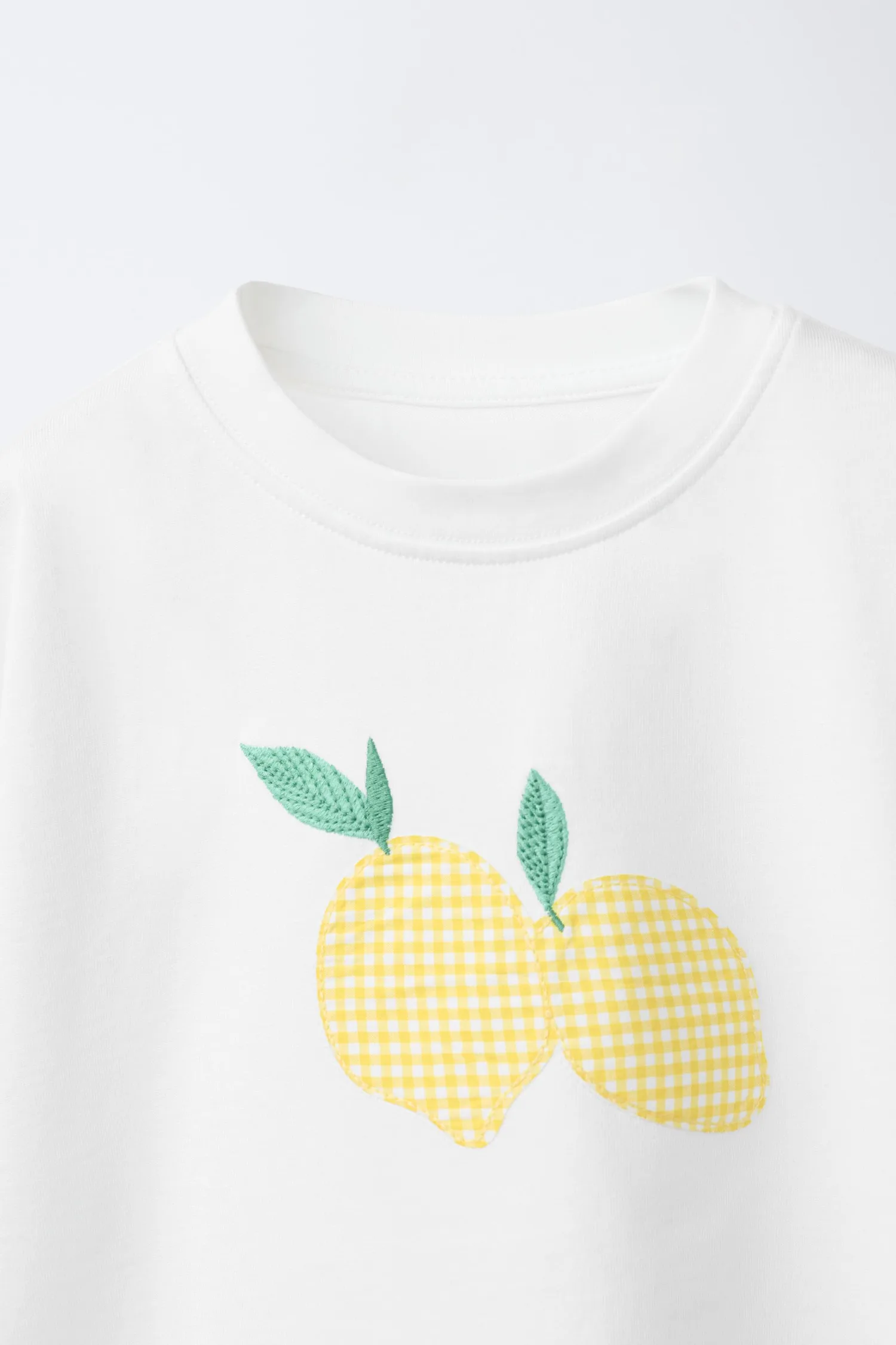 Zara Футболка с лимонной нашивкой — фото 3