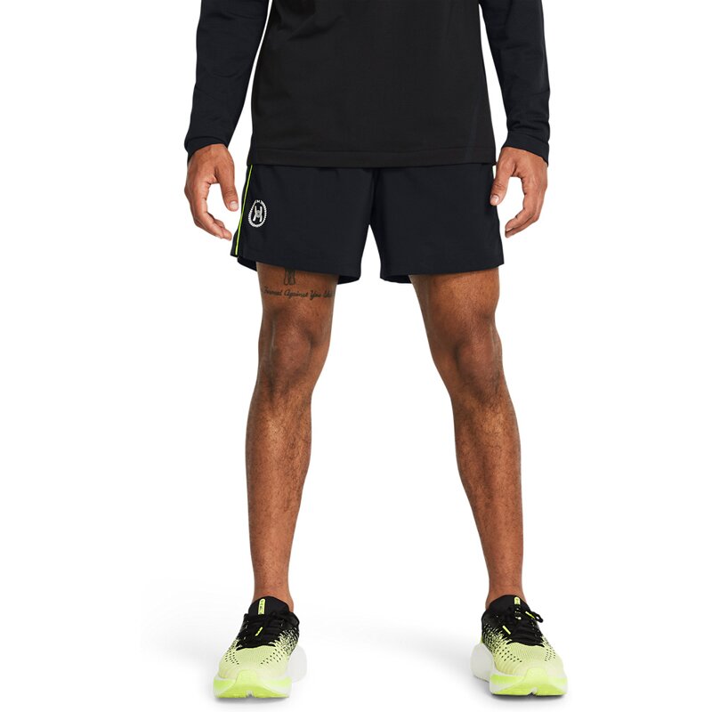 

Шорты, среди прочего, бегают везде короткими Under Armour, черный