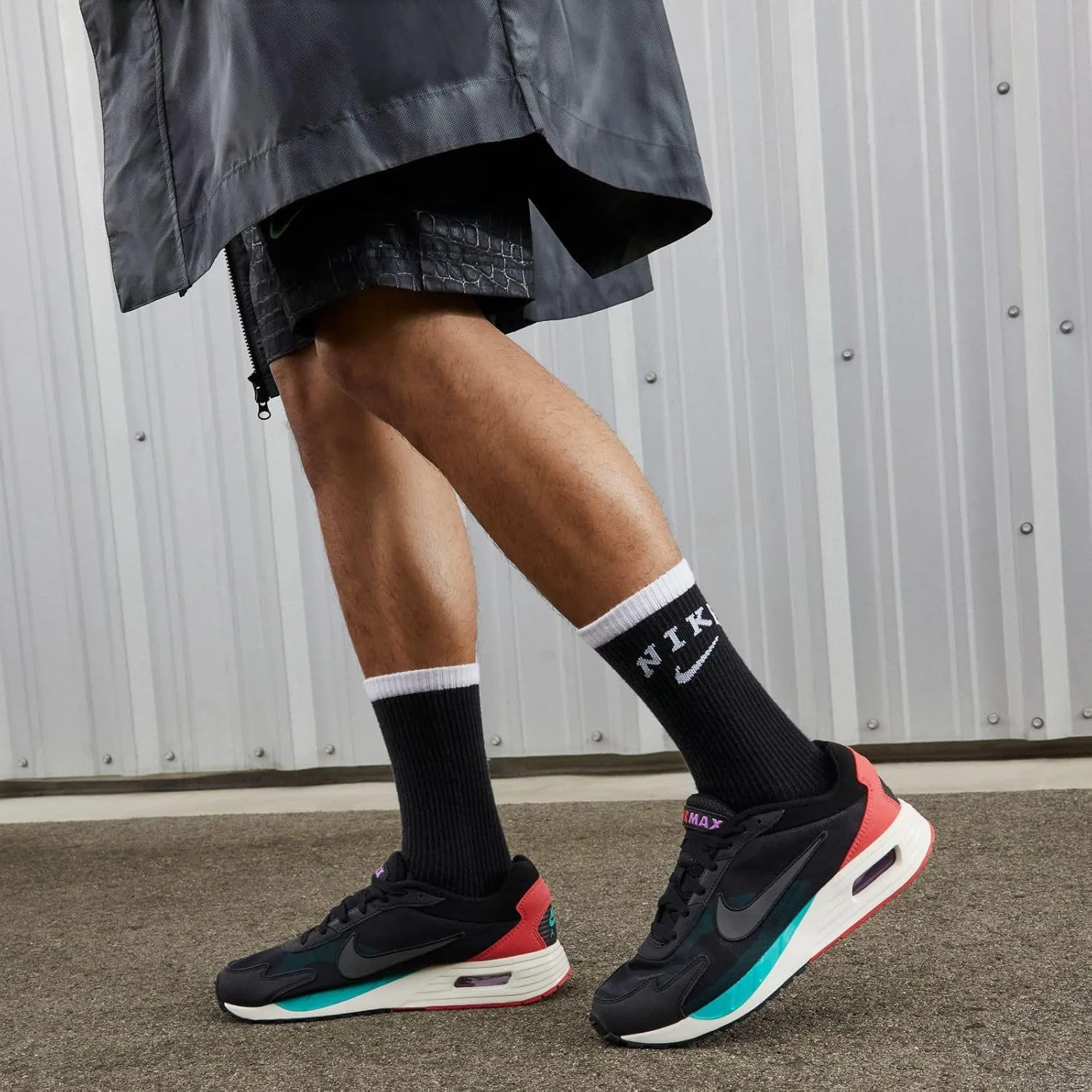 Мужские кроссовки Nike Solo, Black Mtlc Dark Grey Clear Jad — фото 4