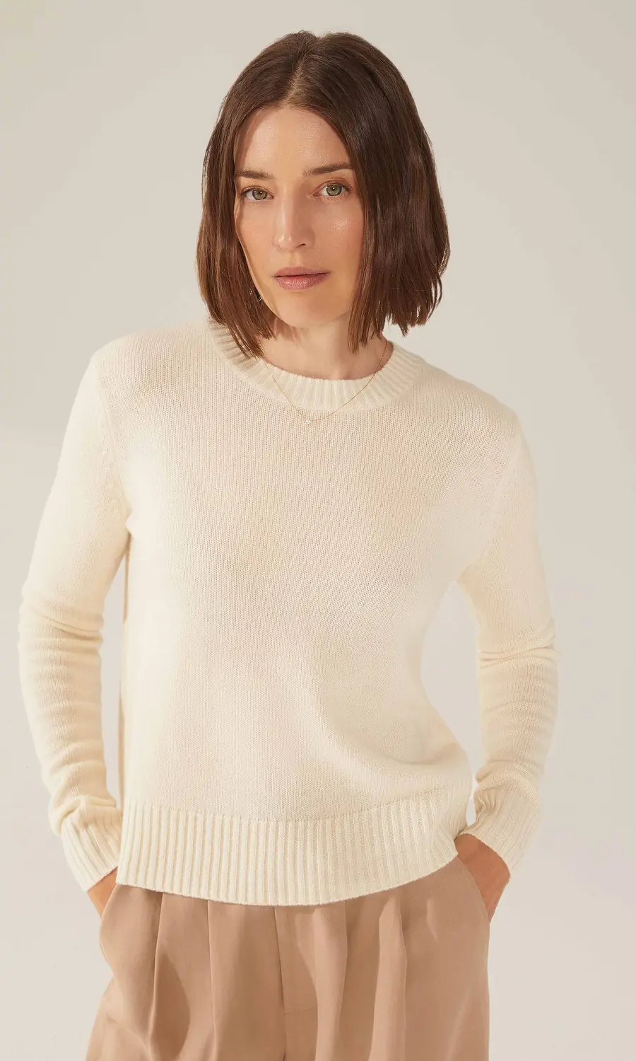 

Укороченный свитер Mila Cashmere свободного кроя Italic, слоновая кость