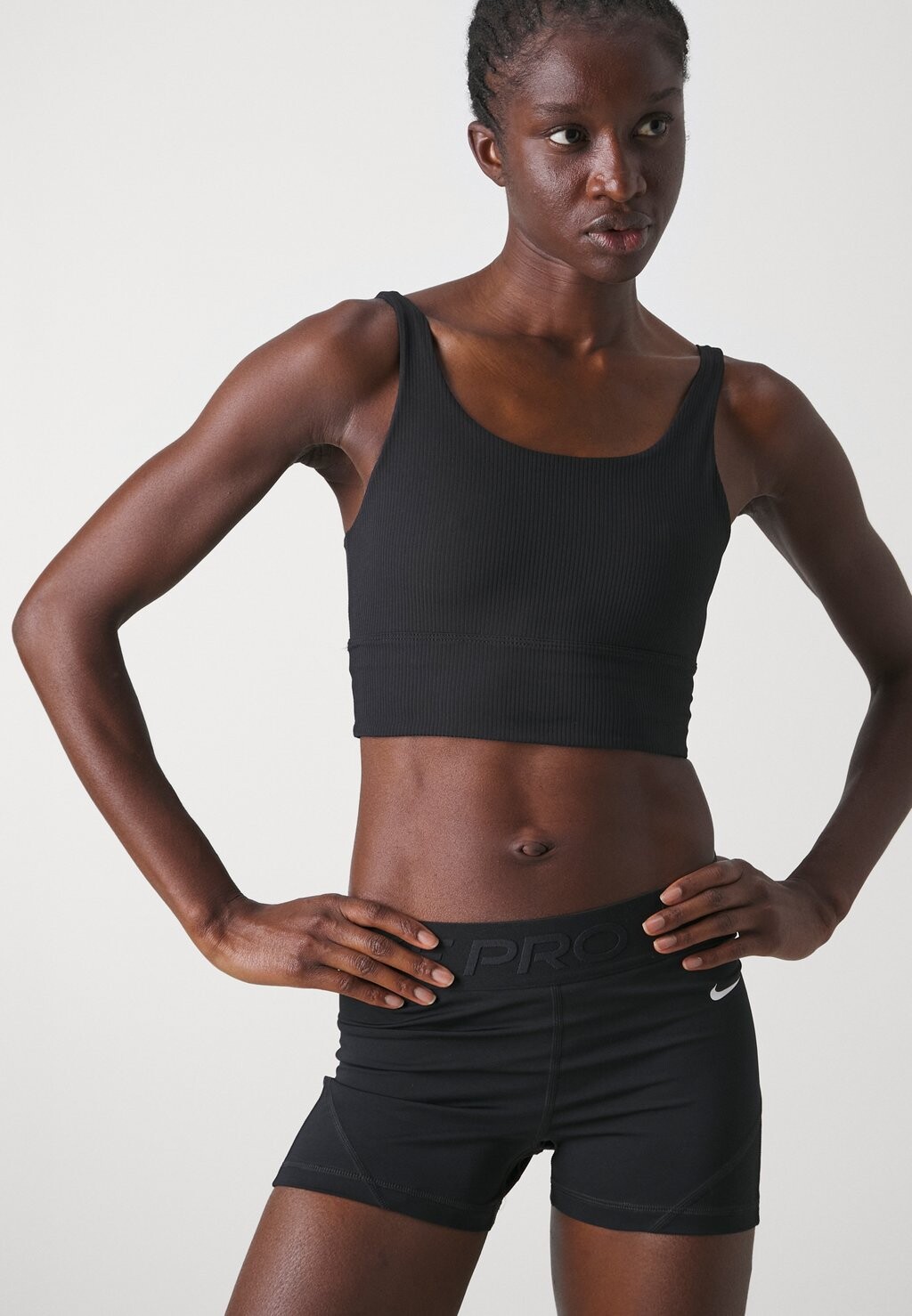 

Спортивный бюстгальтер с легкой поддержкой WIDE BRA Nike, черный