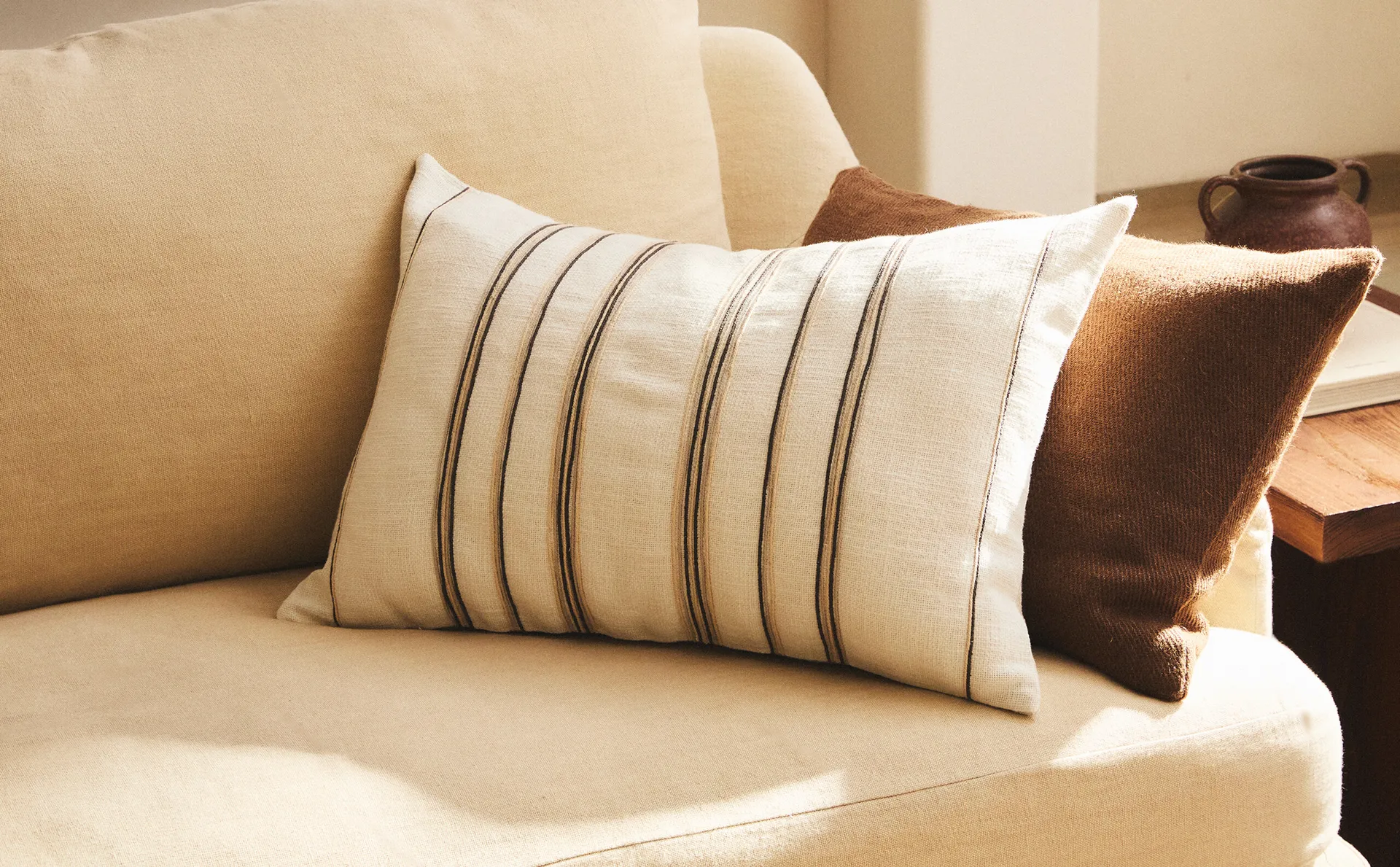 

Полосатый чехол на подушку Zara Home, экрю