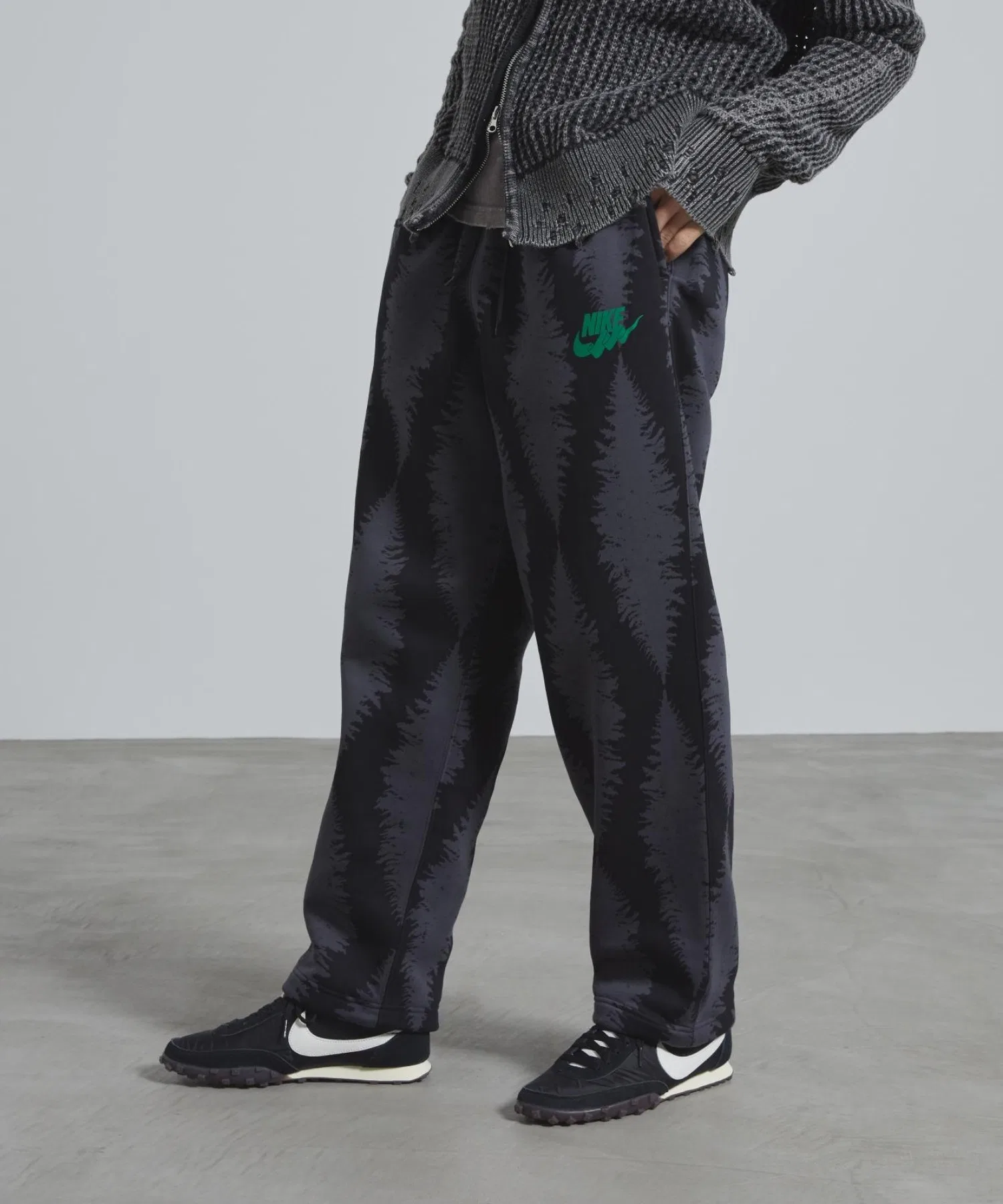 Мужские флисовые брюки Nike Sportswear Club с эластичным поясом IF0704-010, черные. — фото 2