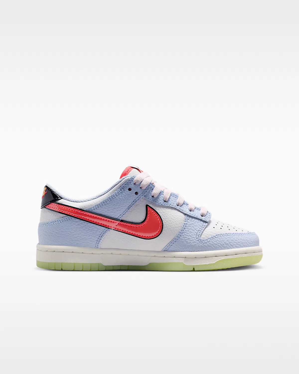Кроссовки Nike Dunk Low для детей, White/Hydrogen Blue/Black/Flash Crimson — фото 3