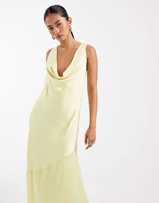 

Атласное платье макси с капюшоном спереди и сзади TFNC Bridesmaid