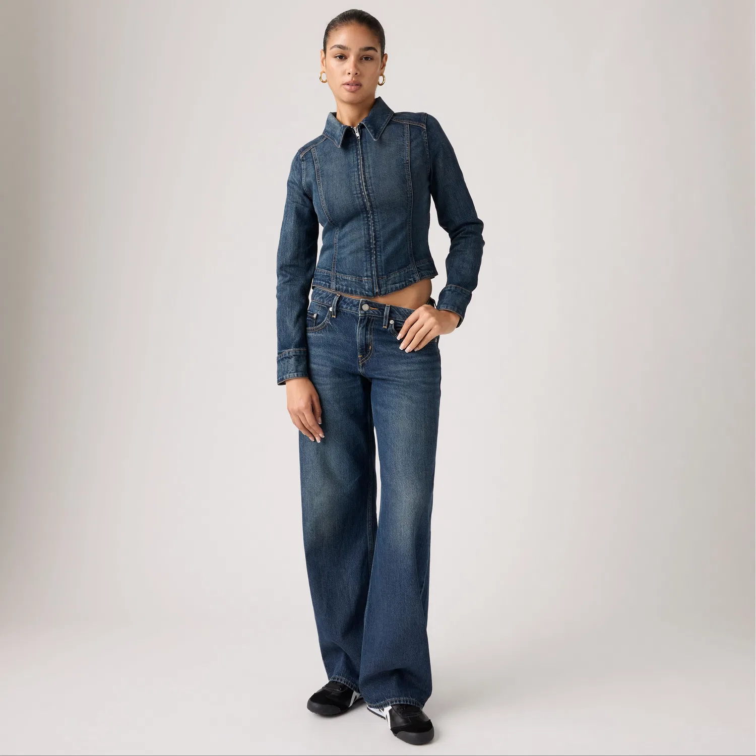 Женские джинсы свободного кроя с низкой посадкой и легкой посадкой Levi's, Medium Wash
