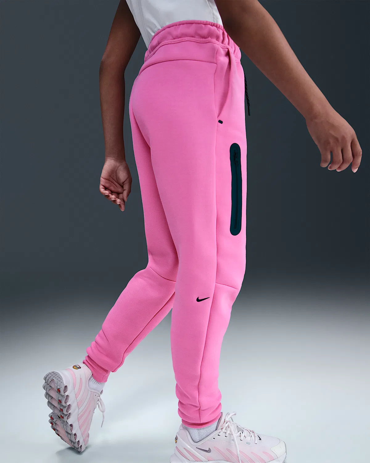 Джоггеры для девочек Nike Sportswear Tech Fleece, Playful Pink/Black/Black — фото 3