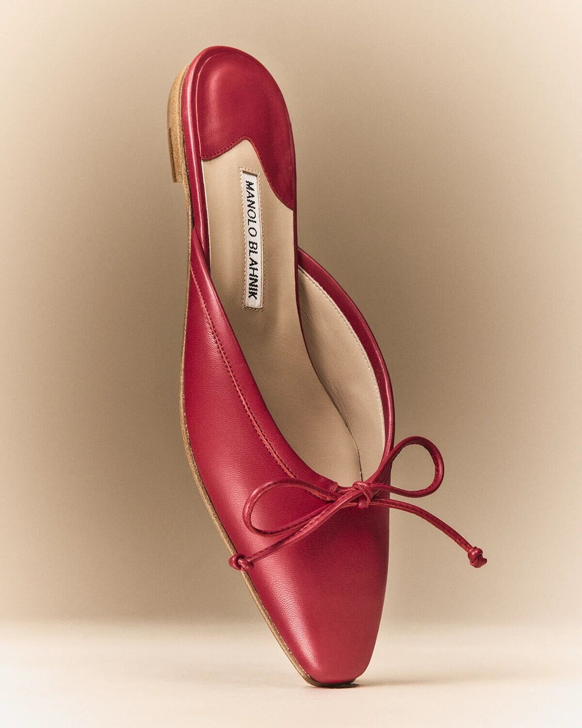 Мюли-балерины из овечьей кожи с бантом Manolo Blahnik, цвет Black — фото 2
