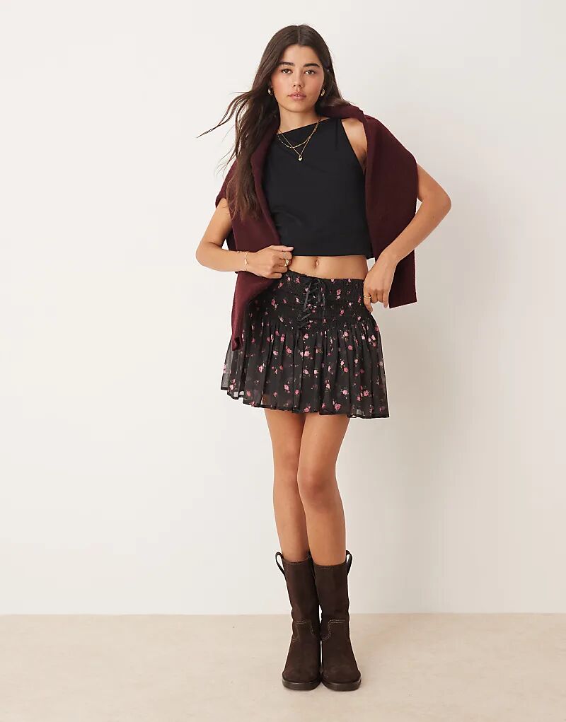 

Мини-юбка Miss Selfridge с мелким цветочным принтом и сборками на талии, черного цвета