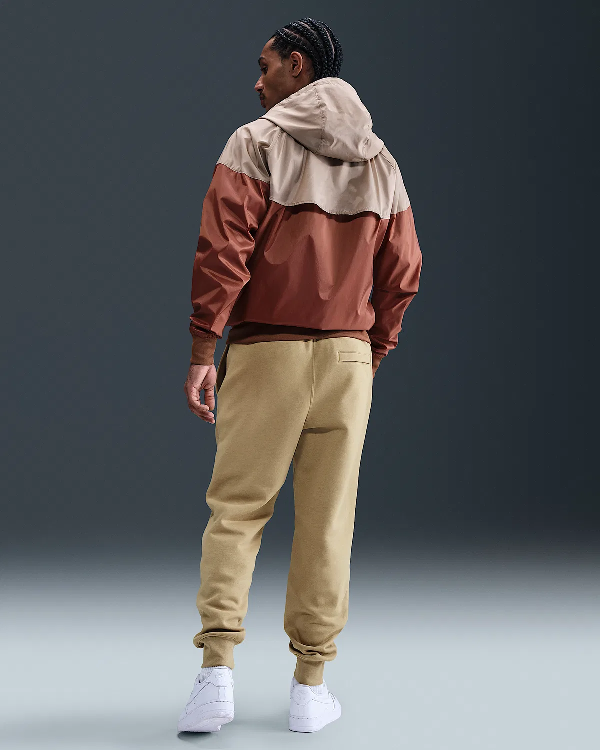 Мужские джоггеры Nike Club, Parachute Beige/Parachute Beige/White — фото 4
