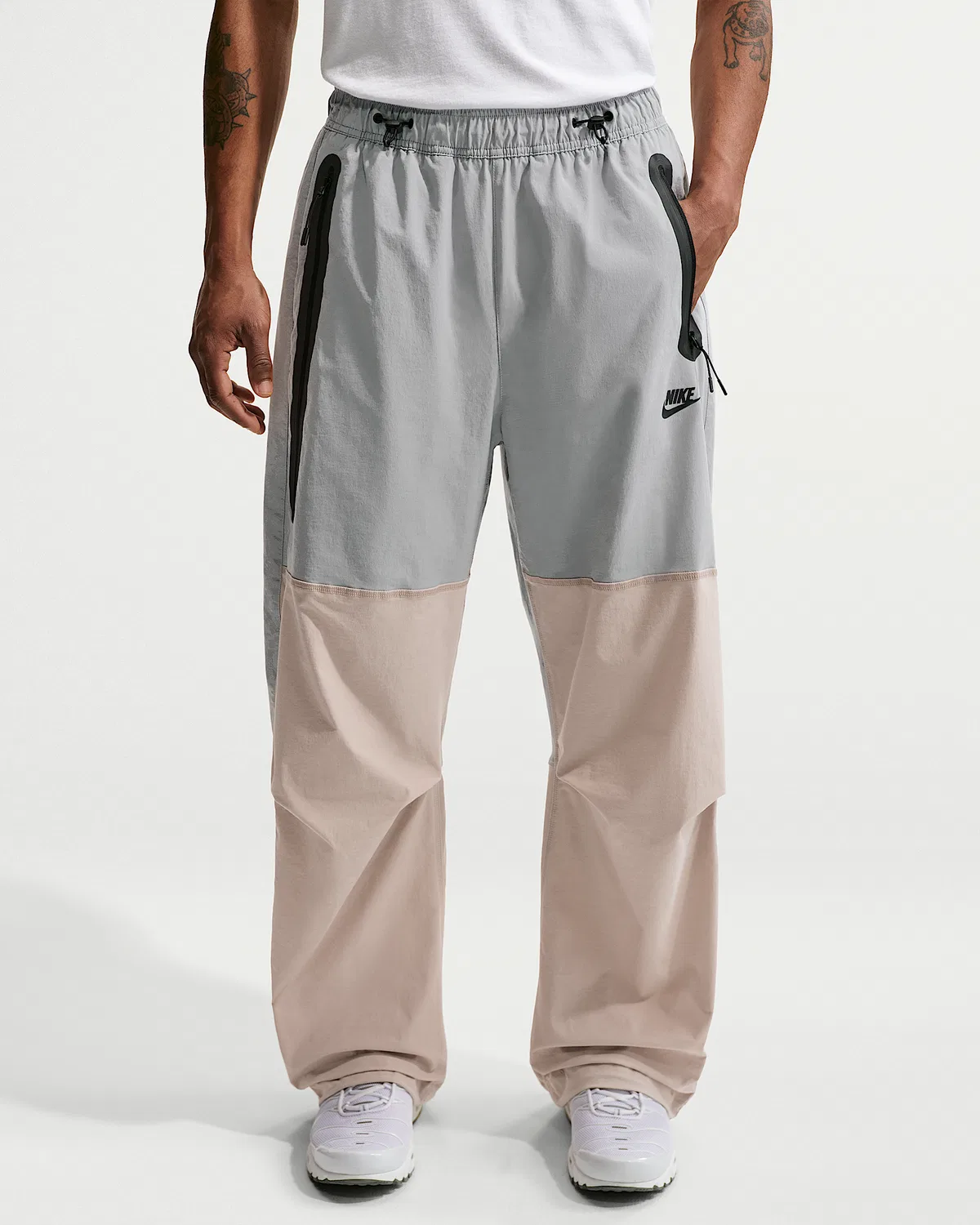 Мужские спортивные штаны Nike Tech Dri-FIT Woven, Wolf Grey/Cream II/Black — фото 2
