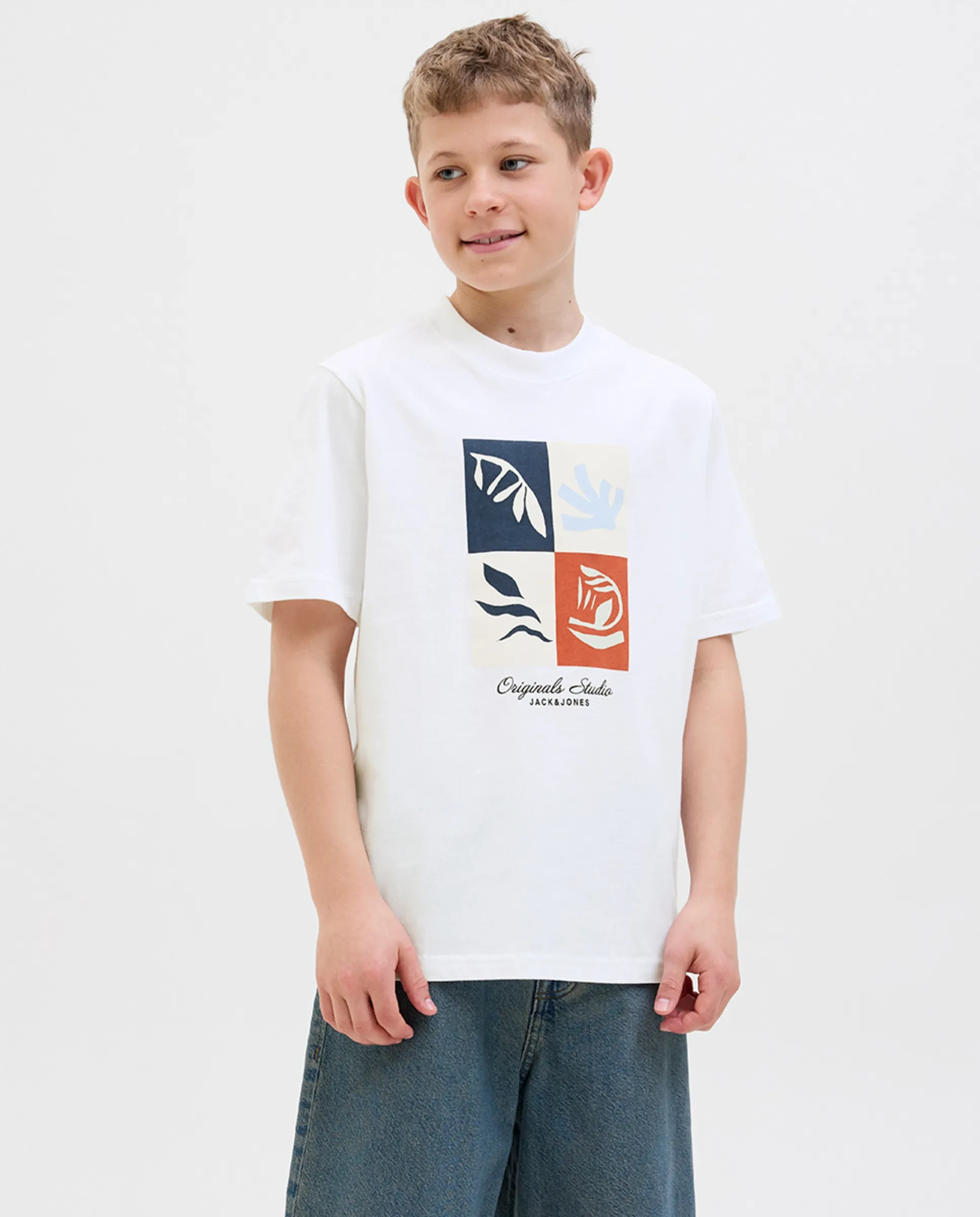 

Детская футболка с принтом спереди и классическим кроем Jack & Jones, белый