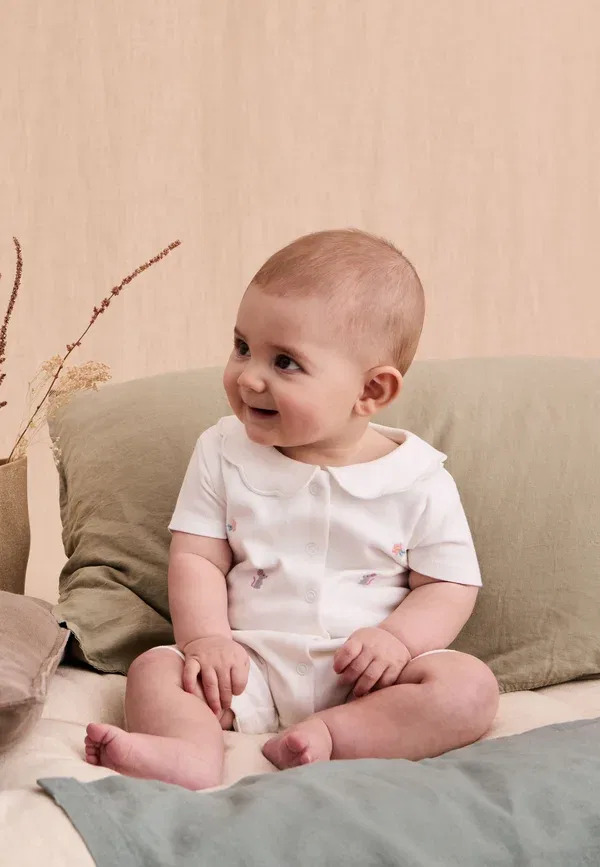 Пижама-комбинезон с коротким рукавом и вышивкой Jojo Maman Bébé, белый — фото 2