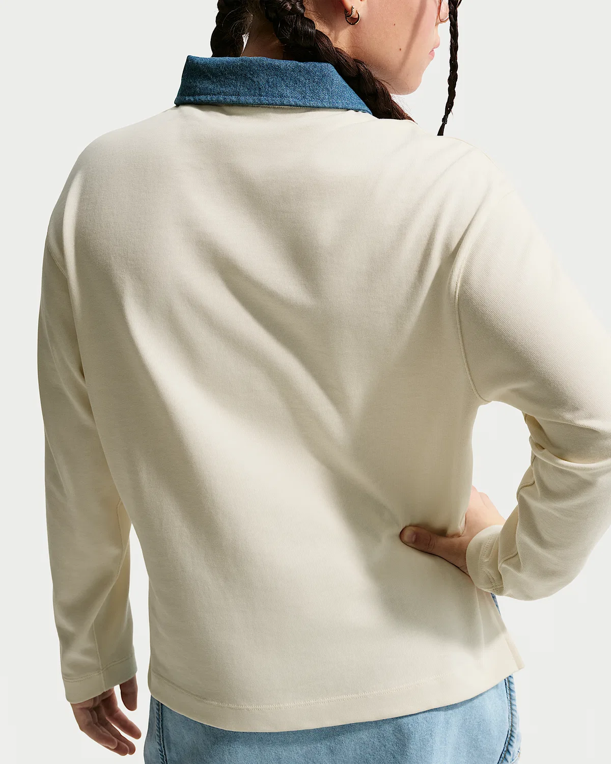 Длинный поло Nike Sportswear Collection для старших детей (девочек), Soft Pearl/Mystic Navy/Soft Pearl — фото 2