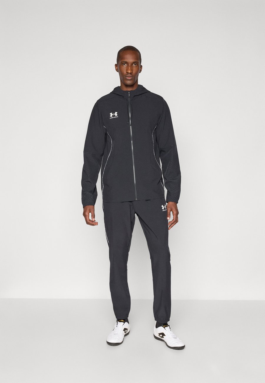 

Спортивный костюм Under Armour CHALLENGER PRO SET, Black/White/Black