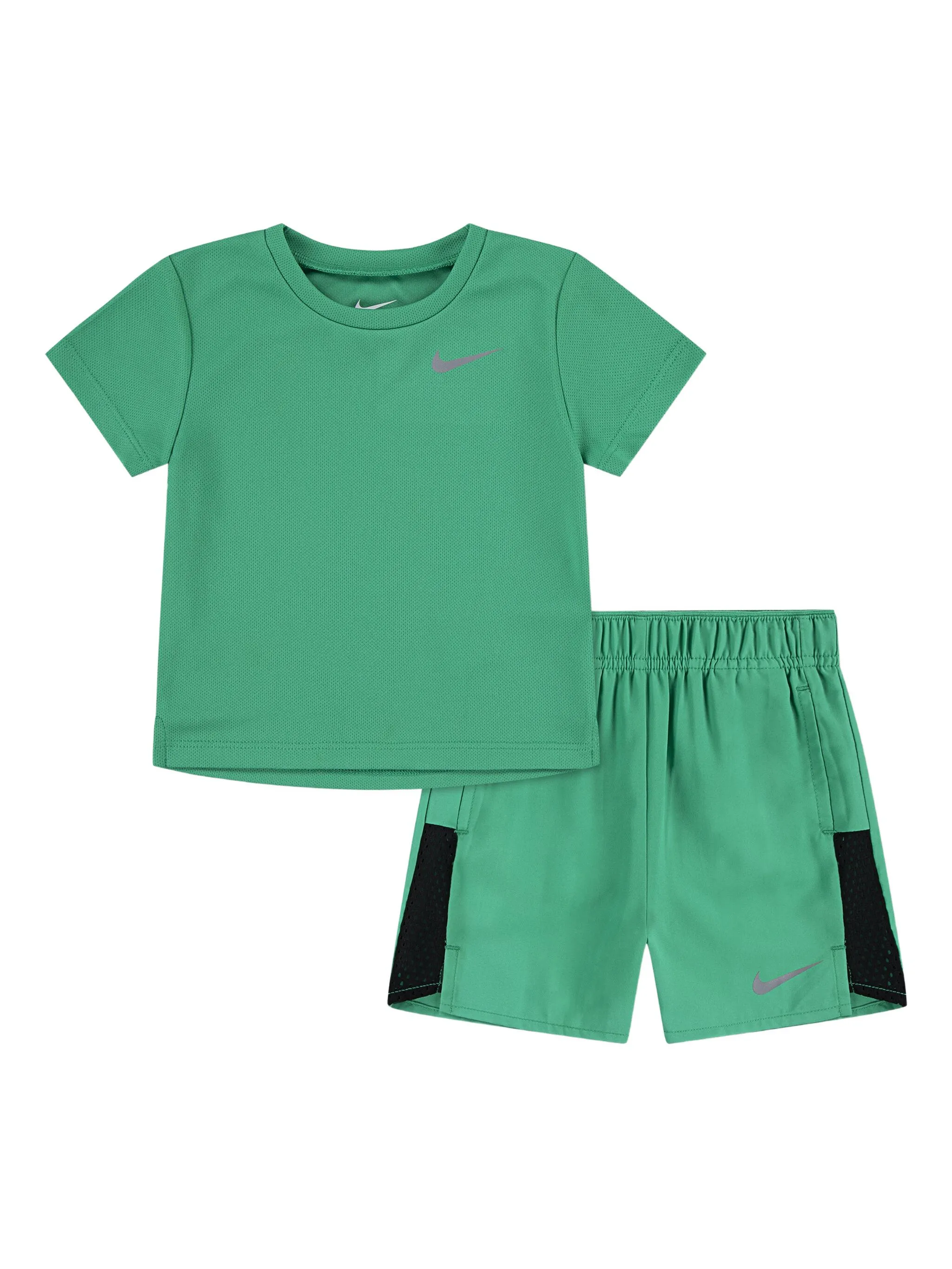 

Комплект из футболки и шортов с логотипом Nike Kids, зеленый